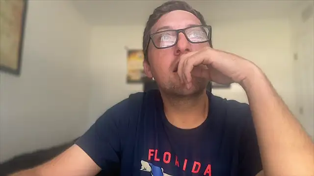 Snapshot of Milflover96 chatting on 10/22/25, 01:11 Milflover96 online show from 10/22/25, 01:11