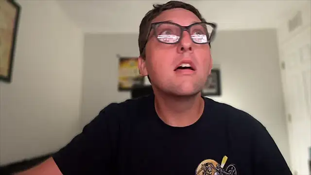 Snapshot of Milflover96 chatting on 11/08/25, 12:55 Milflover96 online show from 11/08/25, 12:55