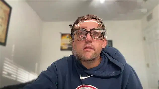 Snapshot of Milflover96 chatting on 11/12/25, 09:25 Milflover96 online show from 11/12/25, 09:25