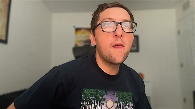 Snapshot of Milflover96 chatting on 11/29/25, 04:10 Milflover96 online show from 11/29/25, 04:10