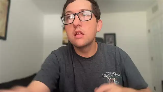 Snapshot of Milflover96 chatting on 11/30/25, 02:32 Milflover96 online show from 11/30/25, 02:32