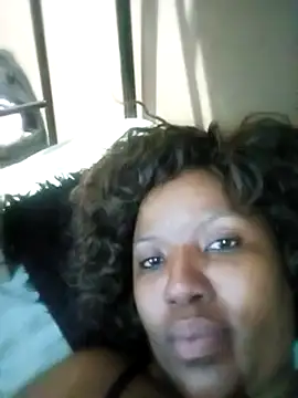 Snapshot of Coco_Nile chatting on 02/19/25, 06:00 Coco Nile online show from 02/19/25, 06:00