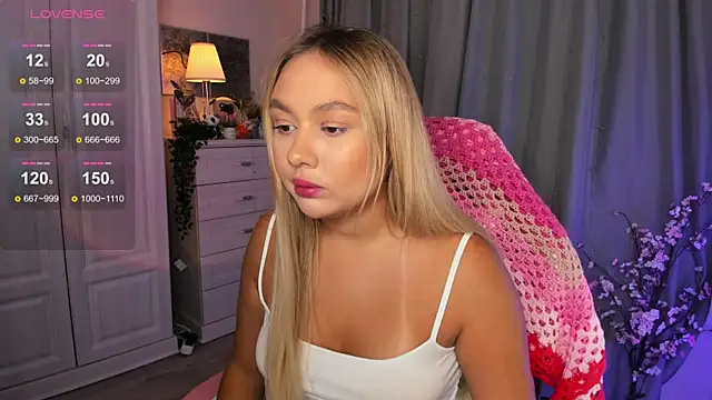 Snapshot of _Loneve__ chatting on 10/10/25, 01:54  Loneve   online show from 10/10/25, 01:54