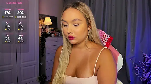 Snapshot of _Loneve__ chatting on 10/11/25, 01:31  Loneve   online show from 10/11/25, 01:31