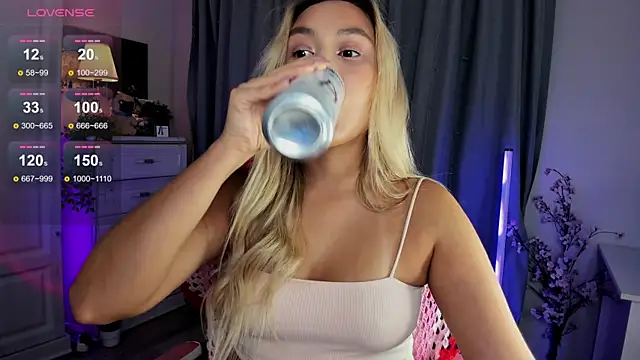 Snapshot of _Loneve__ chatting on 11/07/25, 03:34 Loneve online show from 11/07/25, 03:34