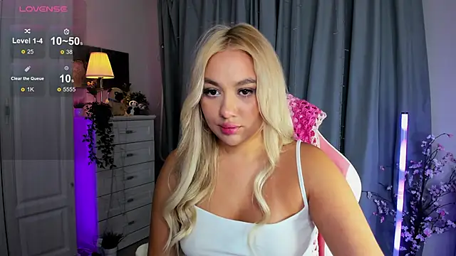 Snapshot of _Loneve__ chatting on 11/29/25, 04:10 Loneve online show from 11/29/25, 04:10