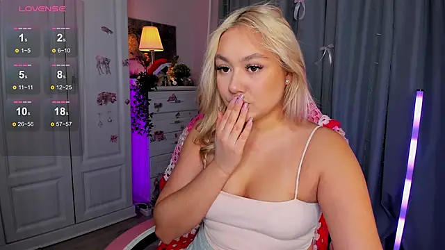 Snapshot of _Loneve__ chatting on 02/12/26, 03:40 Loneve online show from 02/12/26, 03:40