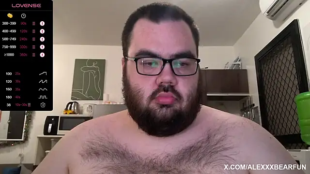 Snapshot of alexxxbear chatting on 11/21/25, 10:41 alexxxbear online show from 11/21/25, 10:41