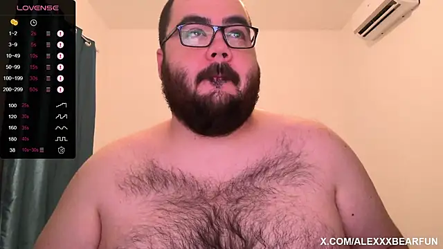 Snapshot of alexxxbear chatting on 01/10/26, 01:29 alexxxbear online show from 01/10/26, 01:29