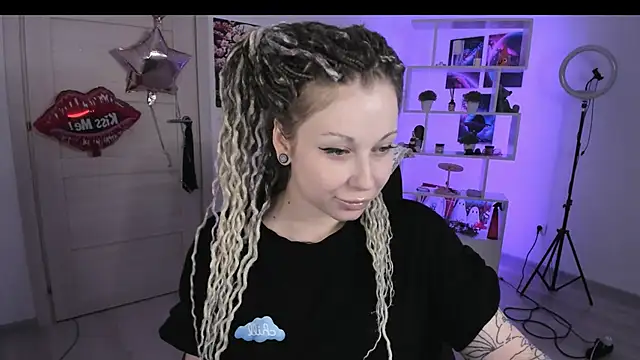 HoneySallyMoore online show from 10/19/25, 06:52