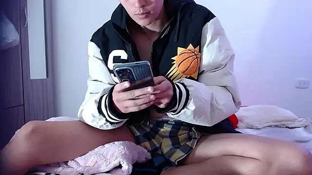 Snapshot of duo_peludoo chatting on 10/18/25, 04:08 duo peludoo online show from 10/18/25, 04:08