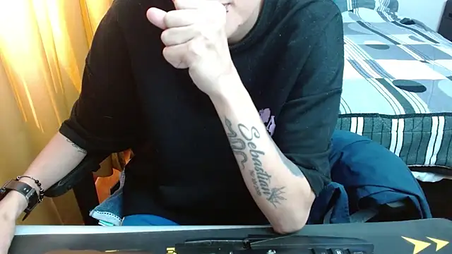 Snapshot of duo_peludoo chatting on 02/13/26, 04:14 duo peludoo online show from 02/13/26, 04:14