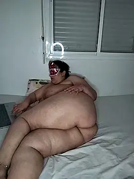 Snapshot of salma11125 chatting on 03/10/25, 01:56 salma11125 online show from 03/10/25, 01:56