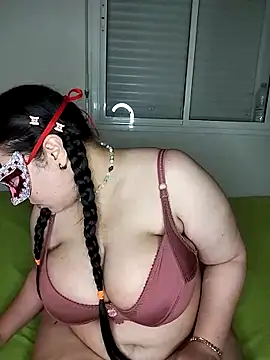 Snapshot of salma11125 chatting on 03/20/25, 10:40 salma11125 online show from 03/20/25, 10:40