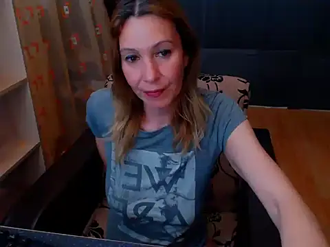 Snapshot of hannaha chatting on 04/06/26, 06:42 hannaha online show from 04/06/26, 06:42