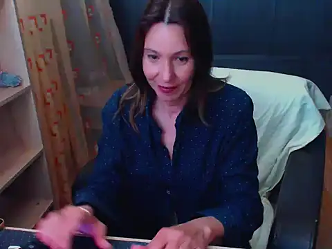 Snapshot of hannaha chatting on 04/22/26, 06:53 hannaha online show from 04/22/26, 06:53