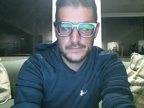 Snapshot of quitomanec chatting on 05/18/26, 05:46 quitomanec online show from 05/18/26, 05:46