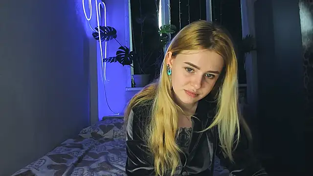 Alexa Pirs online show from 02/10/25, 01:01