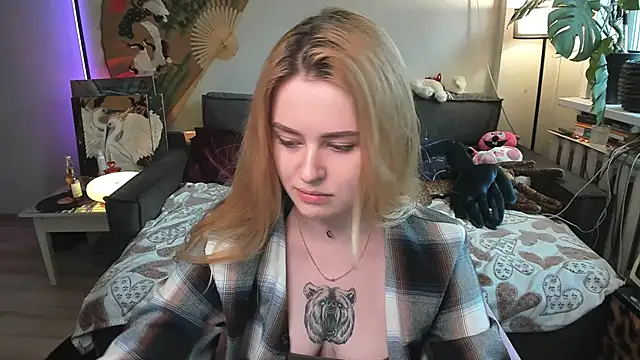 Alexa Pirs online show from 05/01/26, 02:43