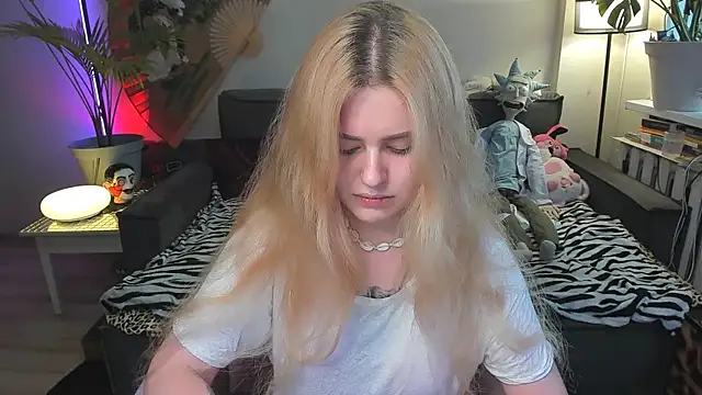 Alexa Pirs online show from 07/03/26, 04:35
