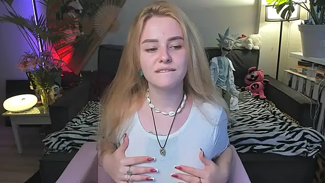 Alexa Pirs online show from 07/18/26, 05:06
