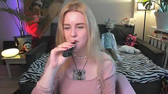 Alexa Pirs online show from 07/19/26, 02:10