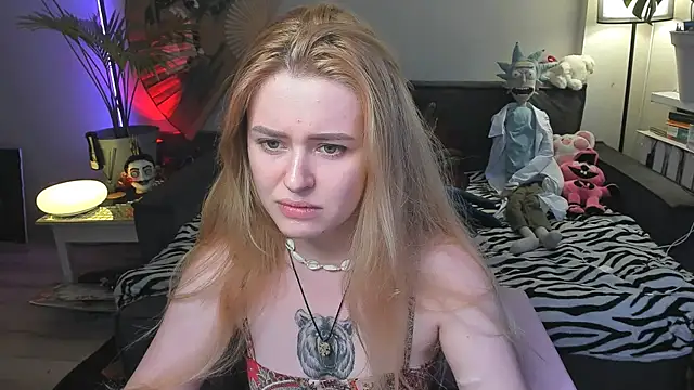 Alexa Pirs online show from 07/22/26, 04:32