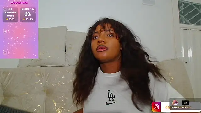 Snapshot of Daphnewalker__ chatting on 10/01/25, 03:01 Daphnewalker online show from 10/01/25, 03:01