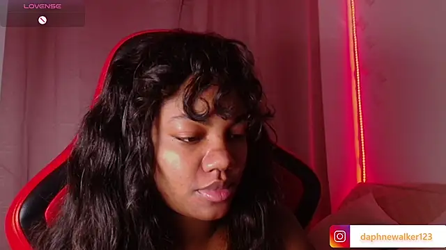 Snapshot of Daphnewalker__ chatting on 02/17/26, 12:01 Daphnewalker online show from 02/17/26, 12:01