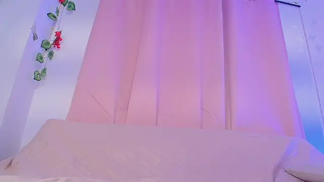 Daphnewalker   online show from 06/23/26, 11:19