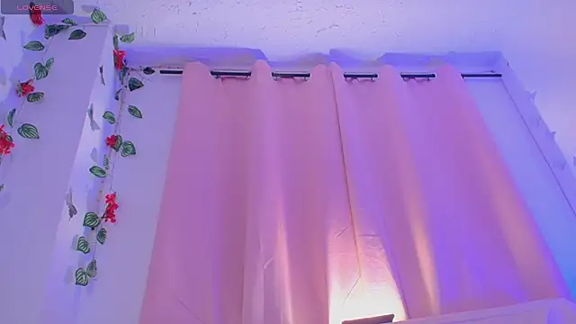 Daphnewalker   online show from 06/25/26, 11:26