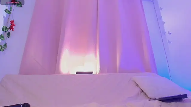 Daphnewalker   online show from 06/26/26, 11:25