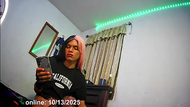 Snapshot of Fhrankie_xxl chatting on 10/13/25, 11:05 Fhrankie xxl online show from 10/13/25, 11:05