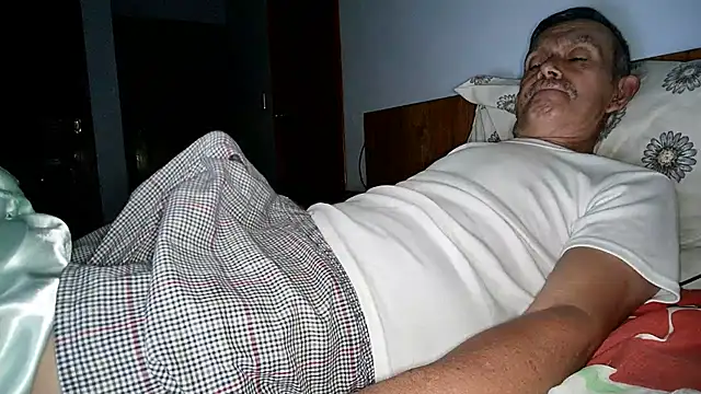 Snapshot of elver271@xh chatting on 12/21/25, 12:45 elver271xh online show from 12/21/25, 12:45