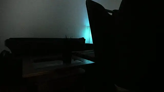 Snapshot of molicaremolicare chatting on 10/23/25, 09:02 molicaremolicare online show from 10/23/25, 09:02