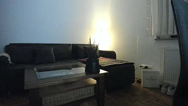 Snapshot of molicaremolicare chatting on 10/28/25, 05:55 molicaremolicare online show from 10/28/25, 05:55