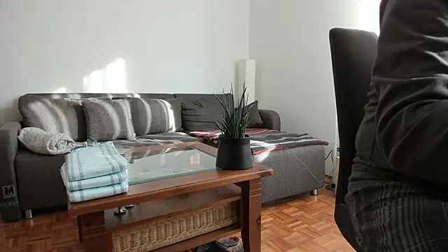 Snapshot of molicaremolicare chatting on 11/19/25, 12:16 molicaremolicare online show from 11/19/25, 12:16