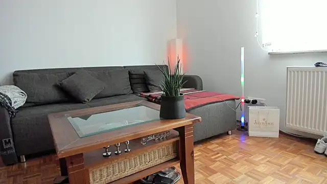 Snapshot of molicaremolicare chatting on 11/28/25, 02:20 molicaremolicare online show from 11/28/25, 02:20