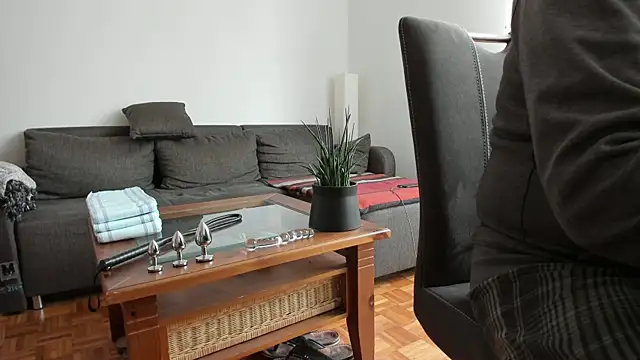 Snapshot of molicaremolicare chatting on 12/04/25, 11:19 molicaremolicare online show from 12/04/25, 11:19