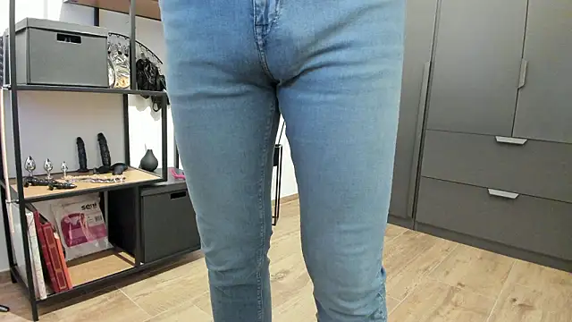 Snapshot of molicaremolicare chatting on 03/04/26, 09:43 molicaremolicare online show from 03/04/26, 09:43