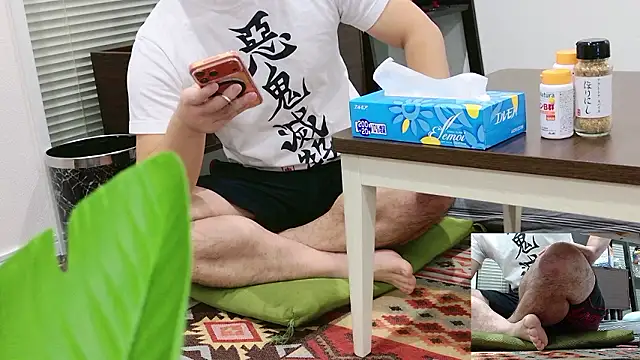 Snapshot of YARASERO-kun chatting on 11/13/25, 08:57 YARASERO-kun online show from 11/13/25, 08:57