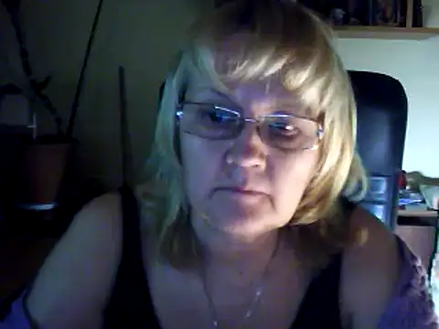 Snapshot of Violet5364 chatting on 03/05/25, 08:32 Violet5364 online show from 03/05/25, 08:32