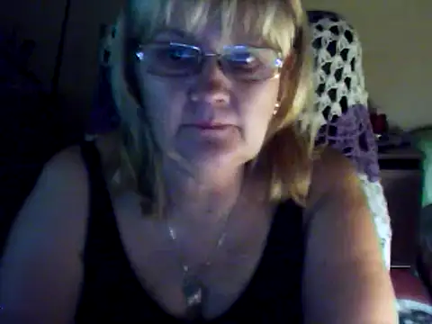 Snapshot of Violet5364 chatting on 03/18/25, 08:04 Violet5364 online show from 03/18/25, 08:04