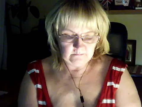 Snapshot of Violet5364 chatting on 11/21/25, 09:35 Violet5364 online show from 11/21/25, 09:35