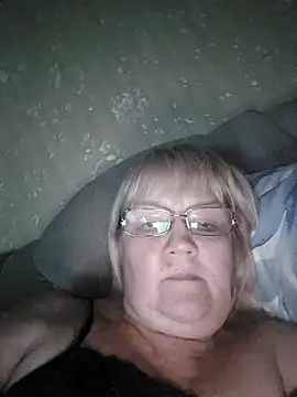 Snapshot of Violet5364 chatting on 11/25/25, 09:37 Violet5364 online show from 11/25/25, 09:37