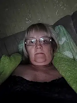 Snapshot of Violet5364 chatting on 11/26/25, 08:43 Violet5364 online show from 11/26/25, 08:43