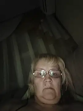 Snapshot of Violet5364 chatting on 12/13/25, 10:48 Violet5364 online show from 12/13/25, 10:48