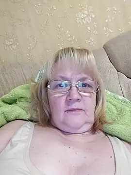 Snapshot of Violet5364 chatting on 12/15/25, 08:57 Violet5364 online show from 12/15/25, 08:57