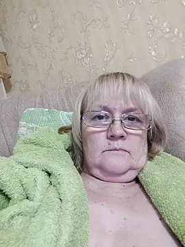 Snapshot of Violet5364 chatting on 12/21/25, 08:27 Violet5364 online show from 12/21/25, 08:27