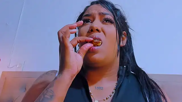 emma purple  online show from 03/18/25, 06:26